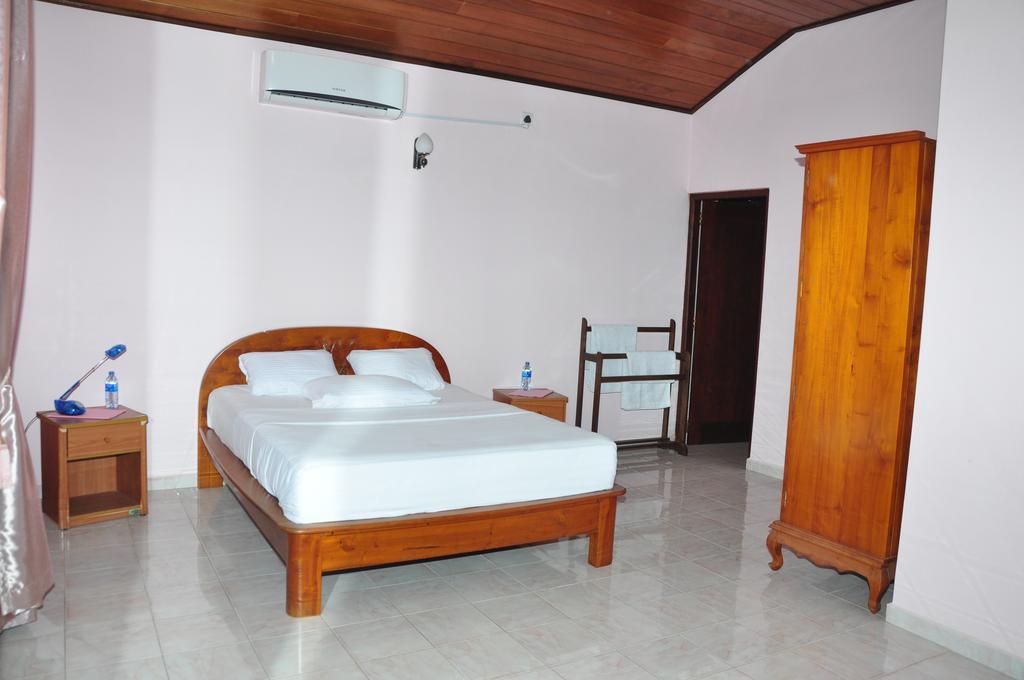 Sugandi Inn Kochchikade Exterior photo